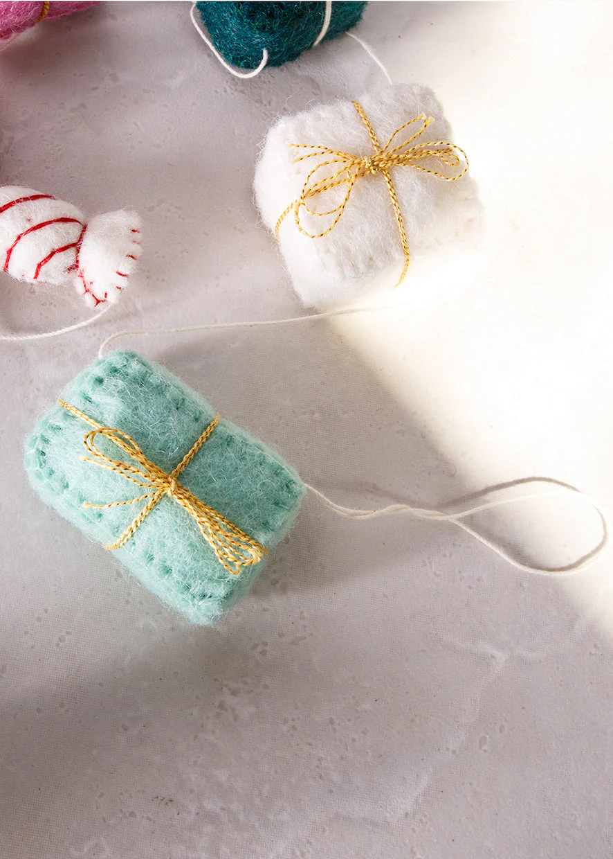 Felt Package Presents Garland